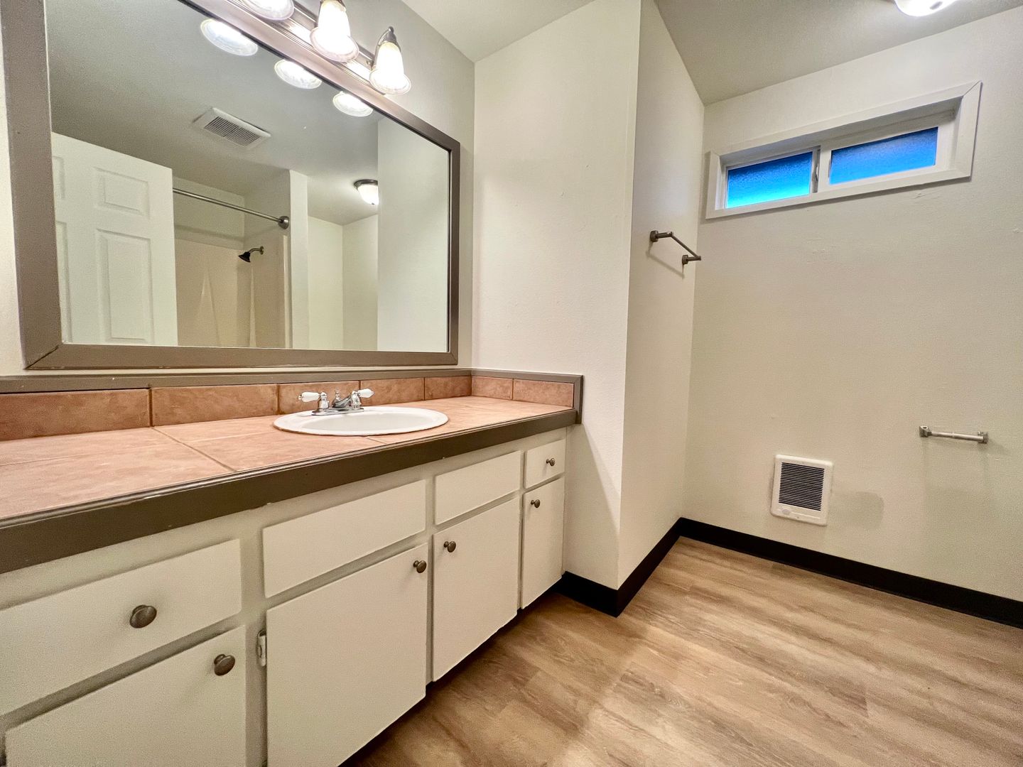 912 NE Hacienda Ct.   - Gresham - Oregon - 3 bed, 1.5 bath rental property