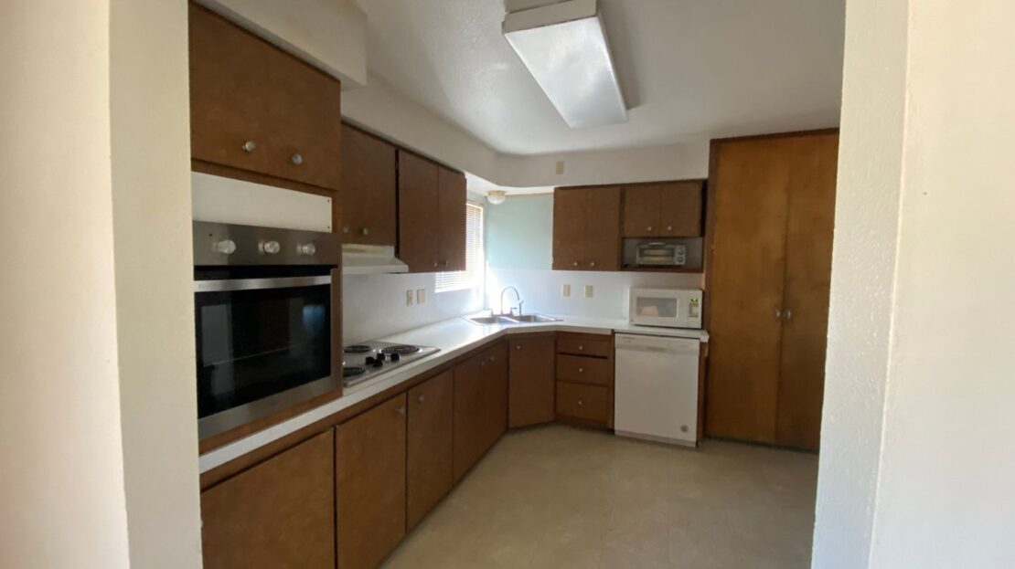 10015 SW Boones Ferry Road Room 1 - Portland - Oregon - 1 bed, 1 bath rental property