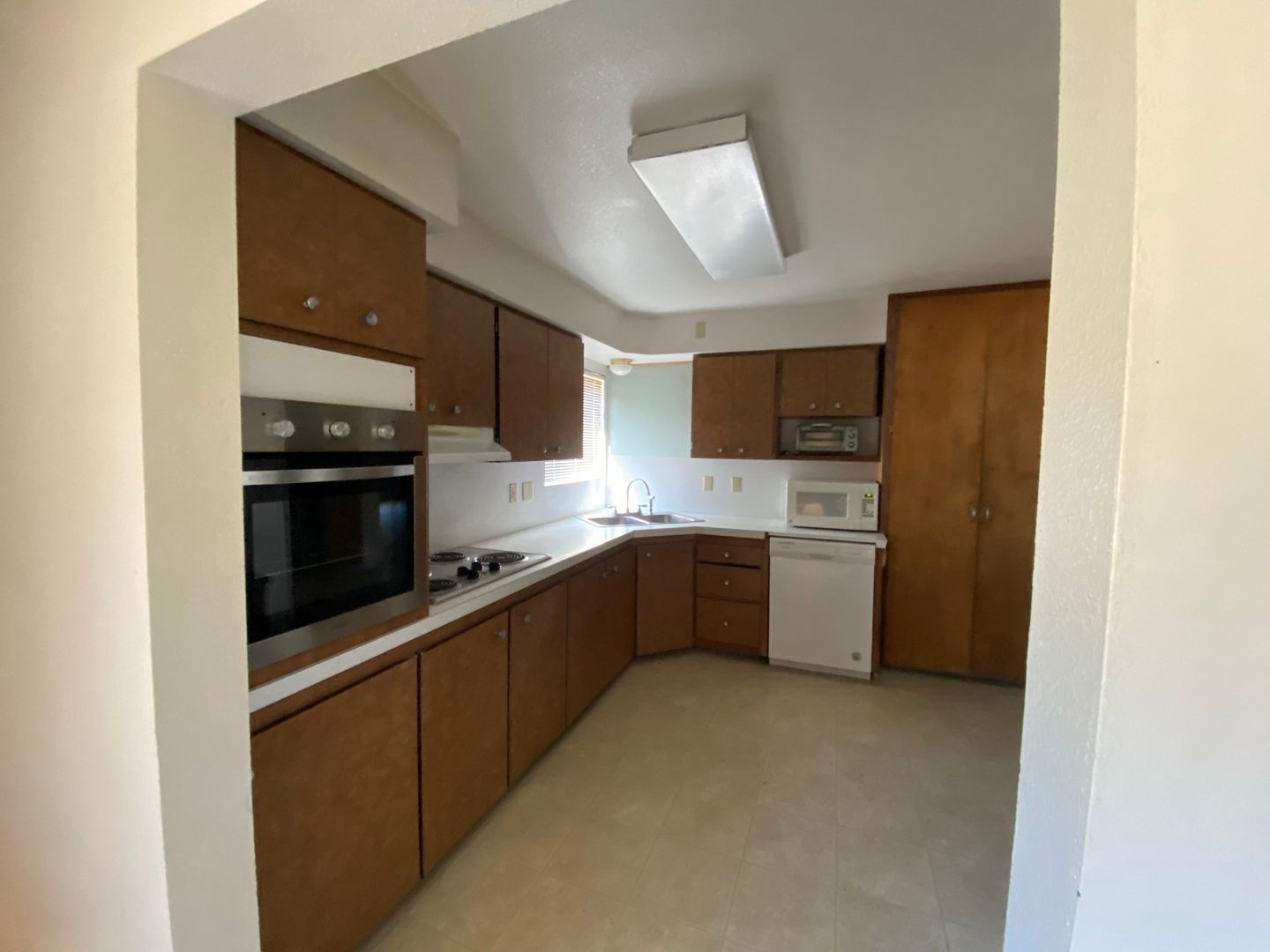 10015 SW Boones Ferry Road Room 1 - Portland - Oregon - 1 bed, 1 bath rental property