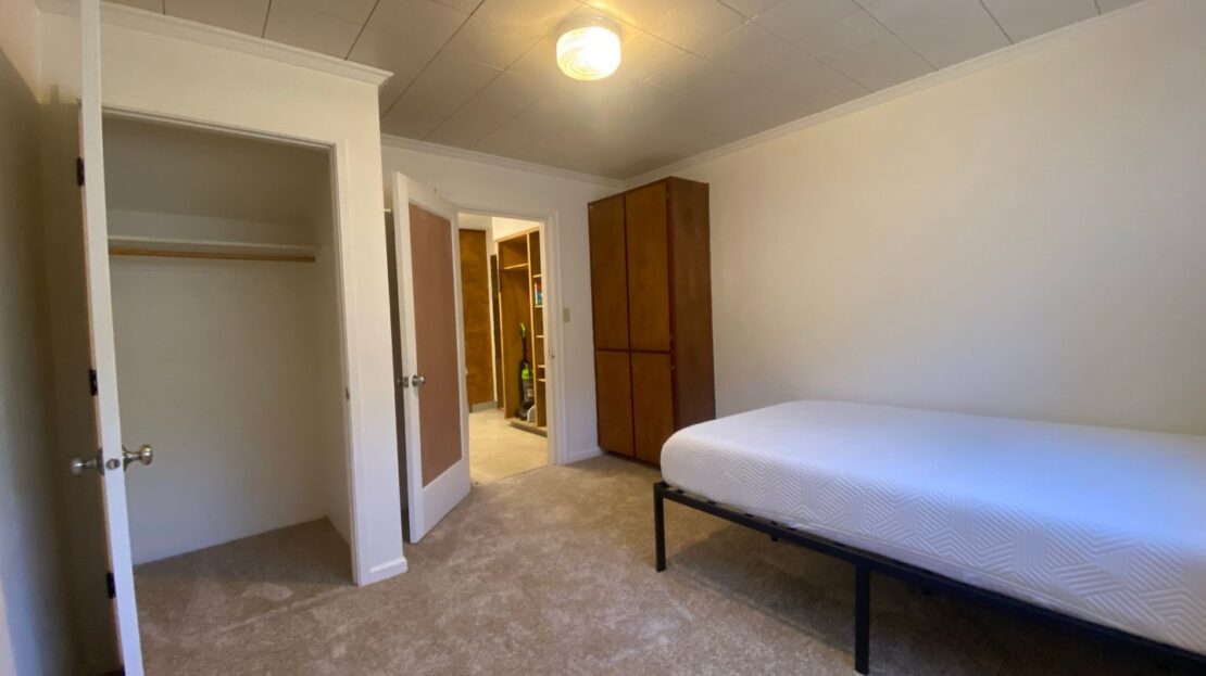 10015 SW Boones Ferry Road Room 1 - Portland - Oregon - 1 bed, 1 bath rental property