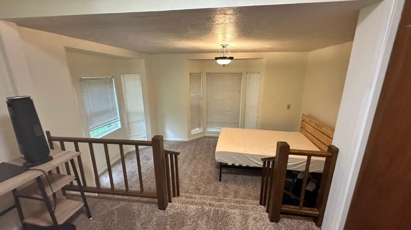 10025 SW Boones Ferry Road - Room 1 - Portland - Oregon - 1 bed, 1 bath rental property