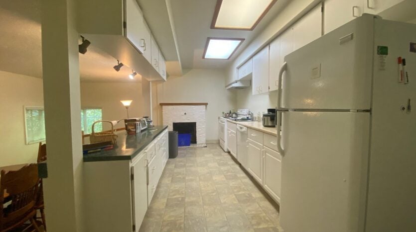 10025 SW Boones Ferry Road - Room 1 - Portland - Oregon - 1 bed, 1 bath rental property