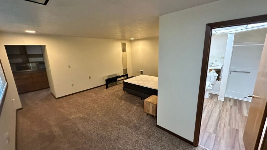 10025 SW Boones Ferry Road - Room 4 - Portland - Oregon - 1 bed, 1 bath rental property