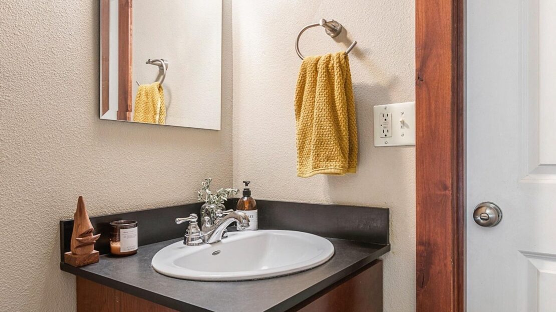 1010 NW Roanoke Avenue Unit #2 - Unit #2 - Bend - Oregon - 2 bed, 1 bath rental property