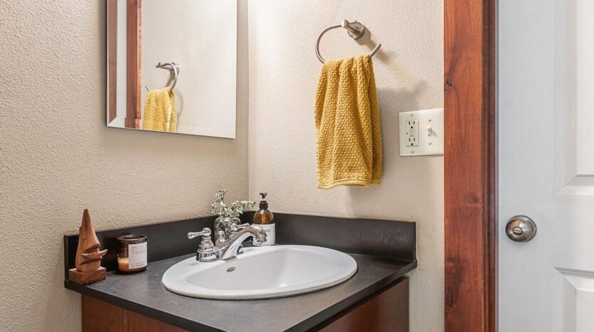 1010 NW Roanoke Avenue Unit #2 - Unit #2 - Bend - Oregon - 2 bed, 1 bath rental property