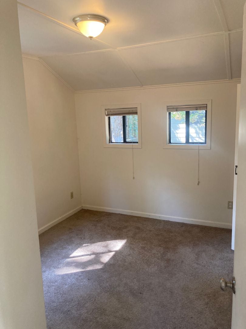 10512 SW Fourth Avenue - Portland - Oregon - 1 bed, 1 bath rental property