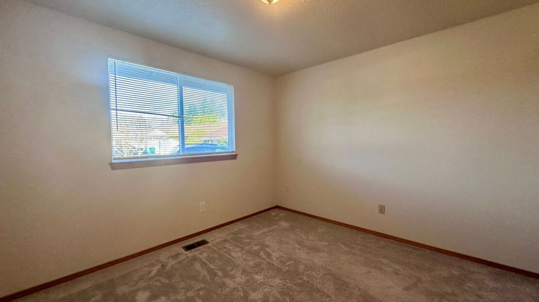 1136 SW Fox Ct - Troutdale - Oregon - 2 bed, 1 bath rental property