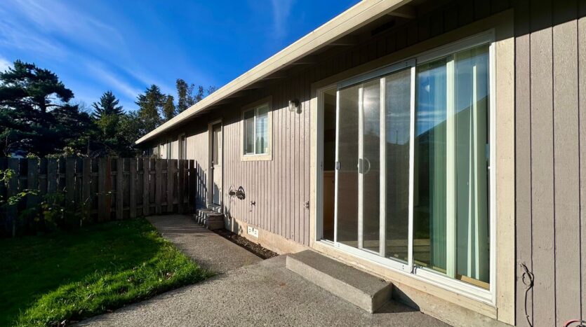 1136 SW Fox Ct - Troutdale - Oregon - 2 bed, 1 bath rental property