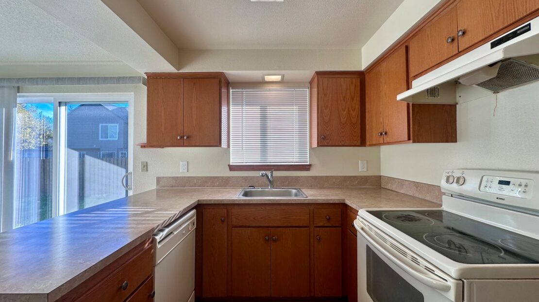 1136 SW Fox Ct - Troutdale - Oregon - 2 bed, 1 bath rental property
