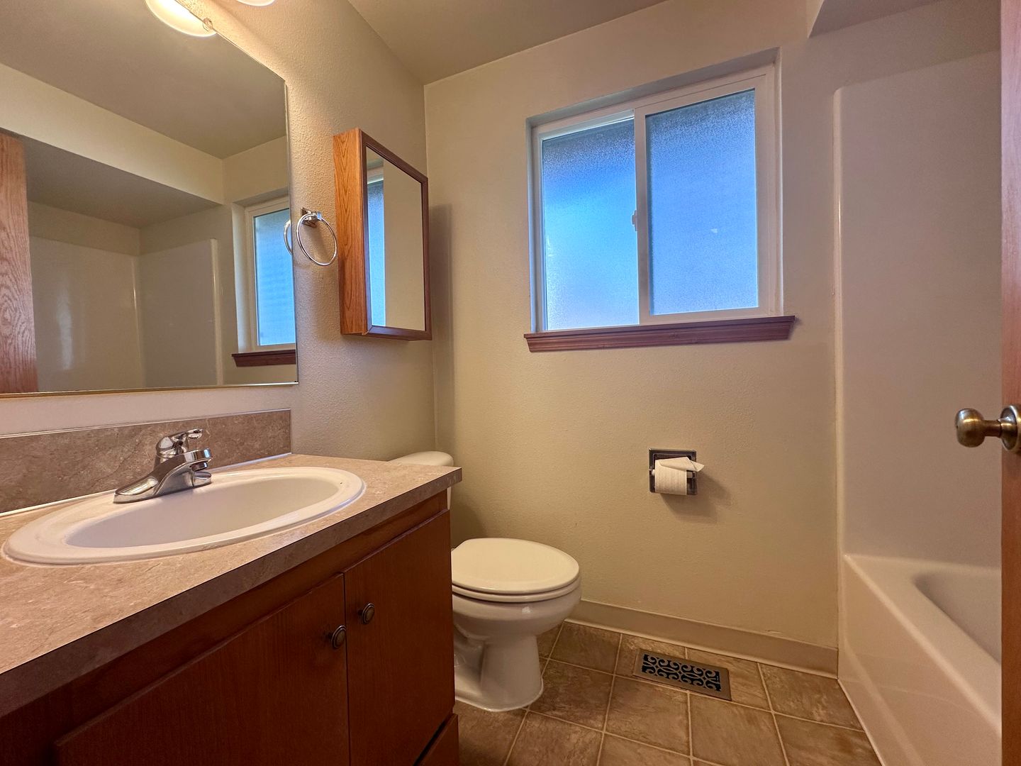 1136 SW Fox Ct - Troutdale - Oregon - 2 bed, 1 bath rental property