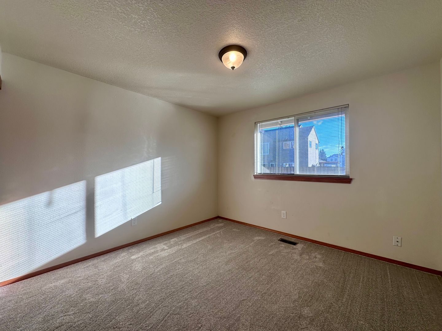 1136 SW Fox Ct - Troutdale - Oregon - 2 bed, 1 bath rental property