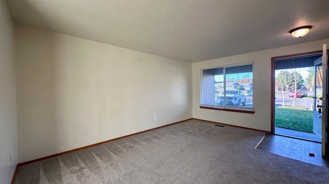 1136 SW Fox Ct - Troutdale - Oregon - 2 bed, 1 bath rental property
