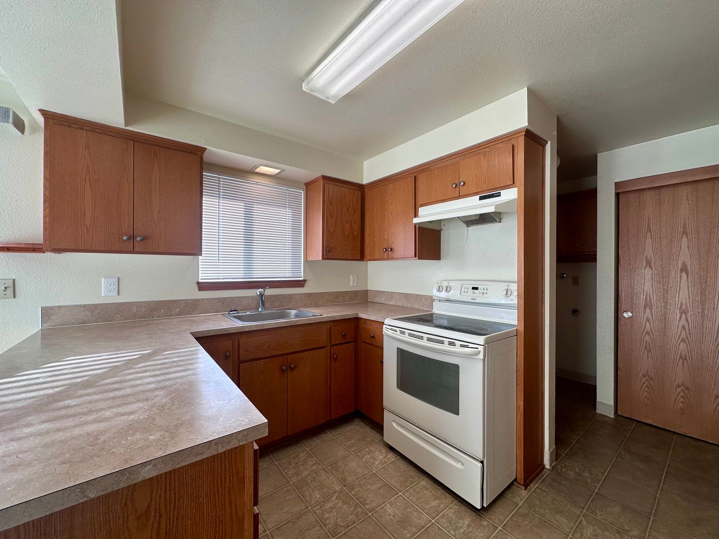 1136 SW Fox Ct - Troutdale - Oregon - 2 bed, 1 bath rental property