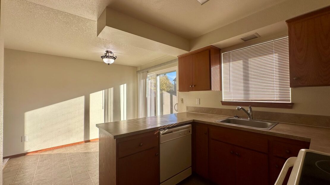 1136 SW Fox Ct - Troutdale - Oregon - 2 bed, 1 bath rental property