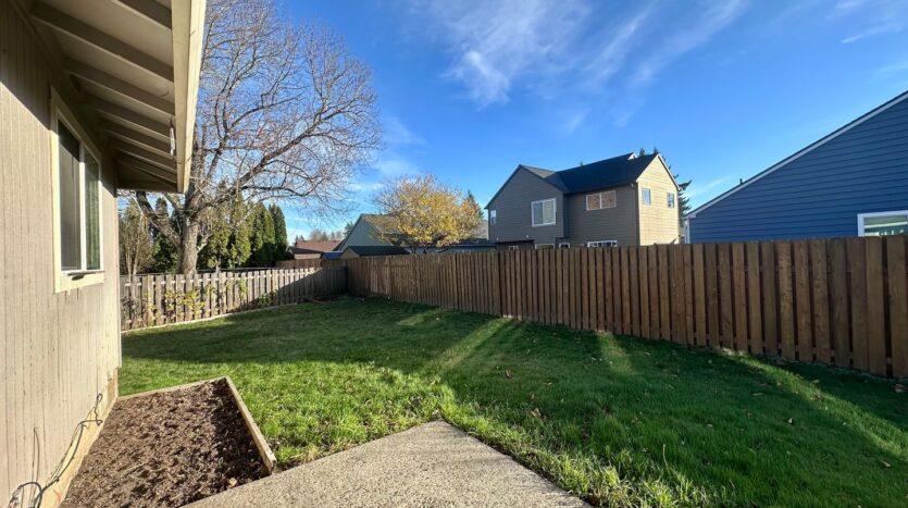 1136 SW Fox Ct - Troutdale - Oregon - 2 bed, 1 bath rental property