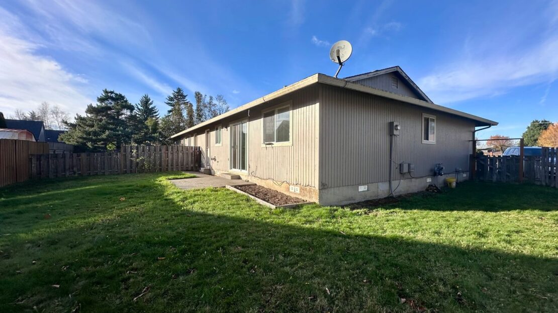 1136 SW Fox Ct - Troutdale - Oregon - 2 bed, 1 bath rental property