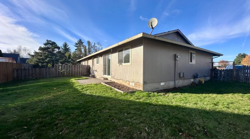 1136 SW Fox Ct - Troutdale - Oregon - 2 bed, 1 bath rental property