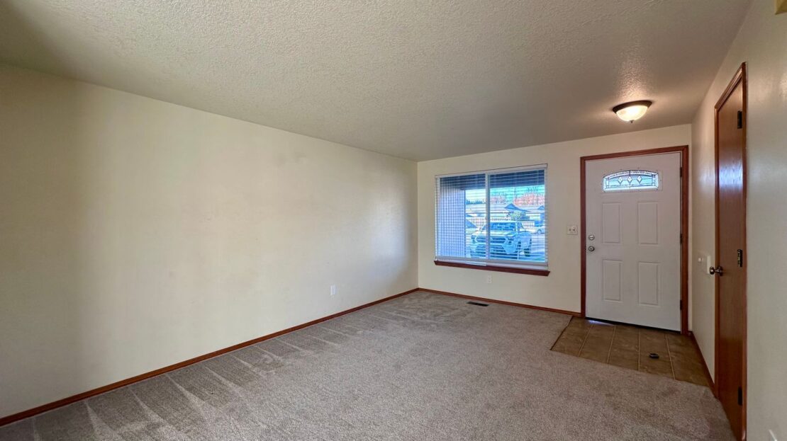 1136 SW Fox Ct - Troutdale - Oregon - 2 bed, 1 bath rental property