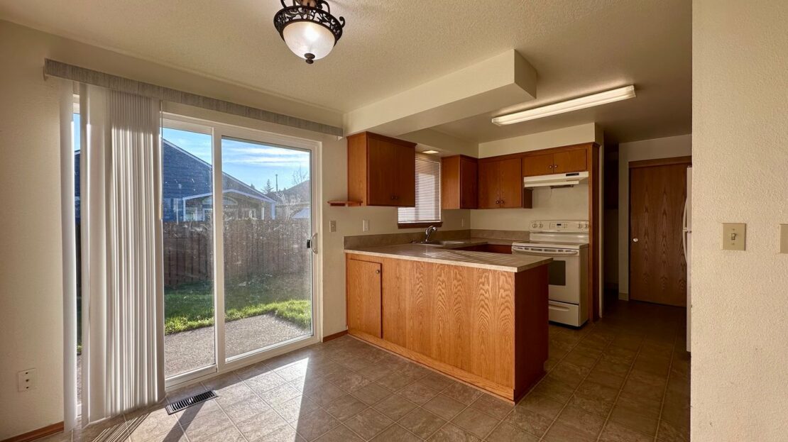 1136 SW Fox Ct - Troutdale - Oregon - 2 bed, 1 bath rental property
