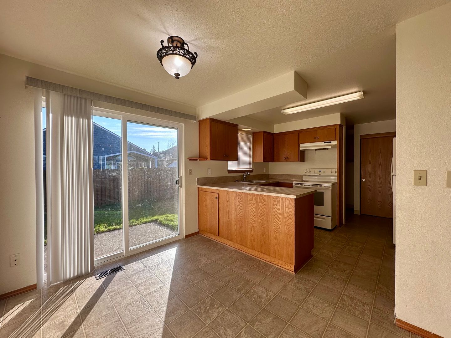 1136 SW Fox Ct - Troutdale - Oregon - 2 bed, 1 bath rental property