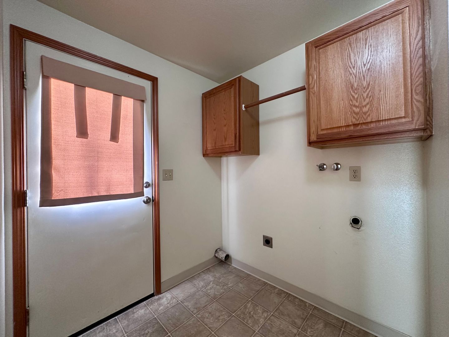 1136 SW Fox Ct - Troutdale - Oregon - 2 bed, 1 bath rental property