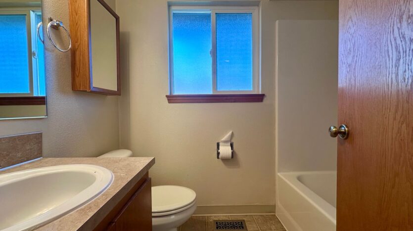 1136 SW Fox Ct - Troutdale - Oregon - 2 bed, 1 bath rental property