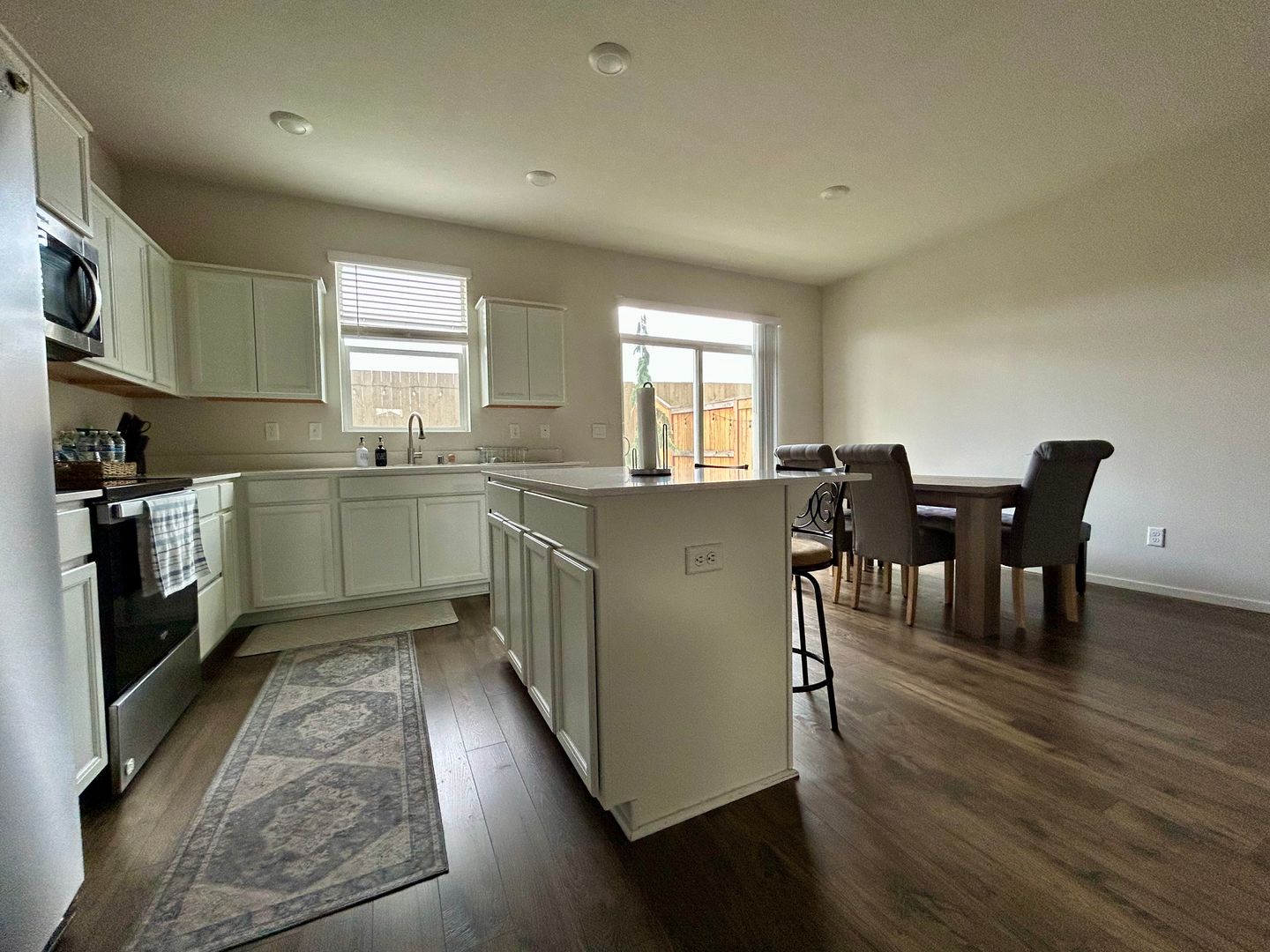 13764 NE 67th Way - Vancouver - Washington - 3 bed, 2.5 bath rental property