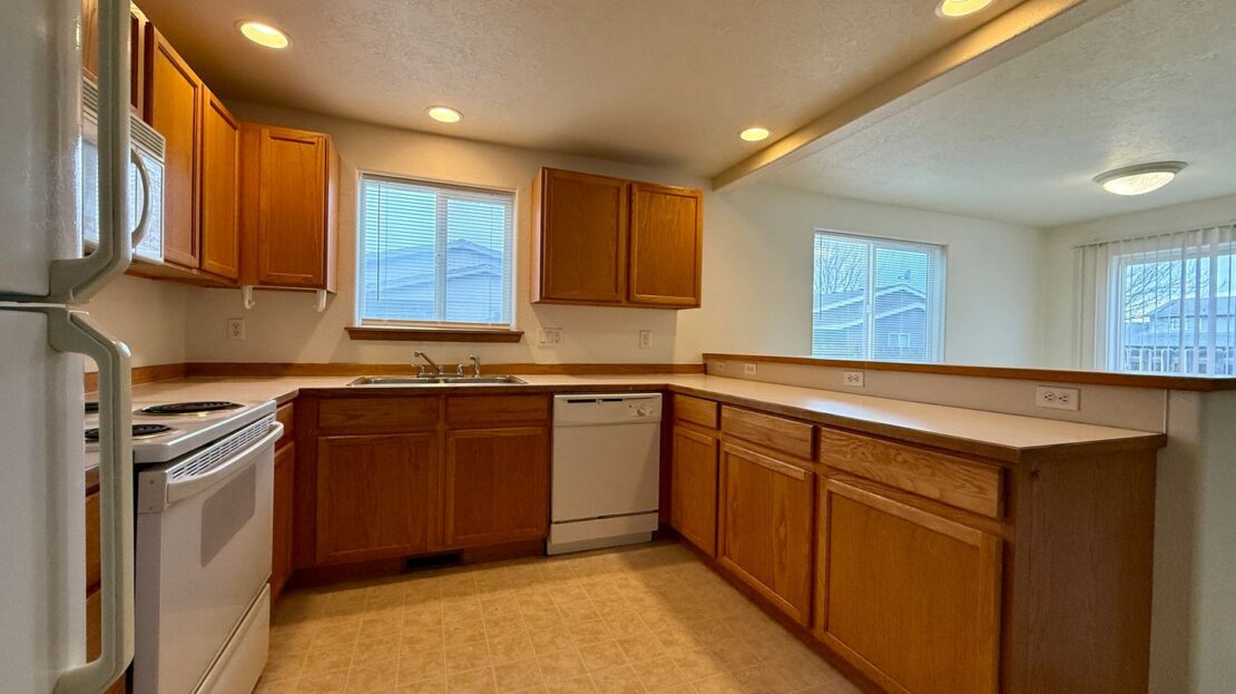 1551 NE 8th Street - Redmond - Oregon - 3 bed, 2.5 bath rental property