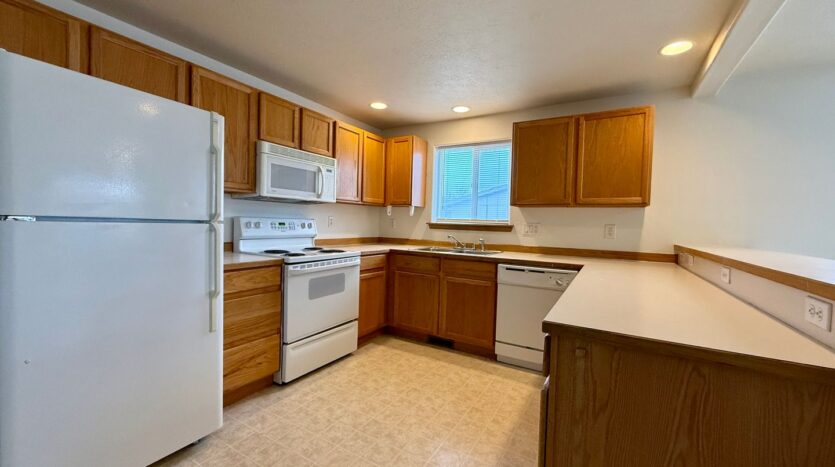 1551 NE 8th Street - Redmond - Oregon - 3 bed, 2.5 bath rental property