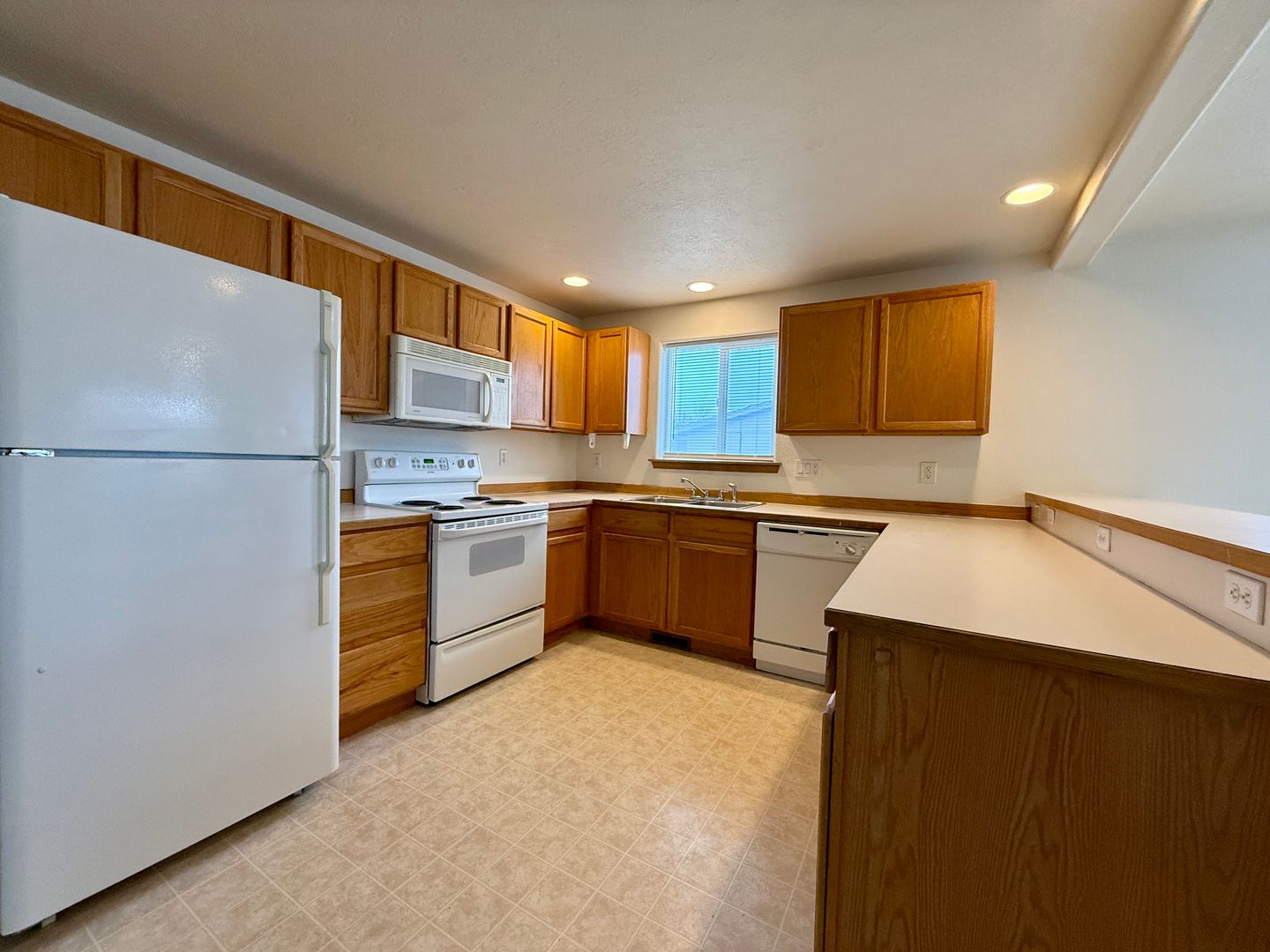 1551 NE 8th Street - Redmond - Oregon - 3 bed, 2.5 bath rental property