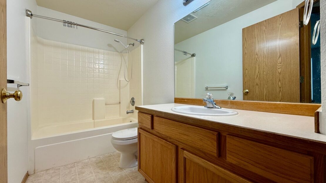 1551 NE 8th Street - Redmond - Oregon - 3 bed, 2.5 bath rental property