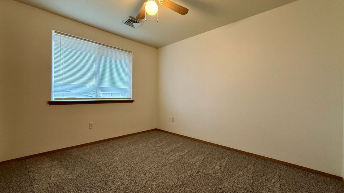 1551 NE 8th Street - Redmond - Oregon - 3 bed, 2.5 bath rental property