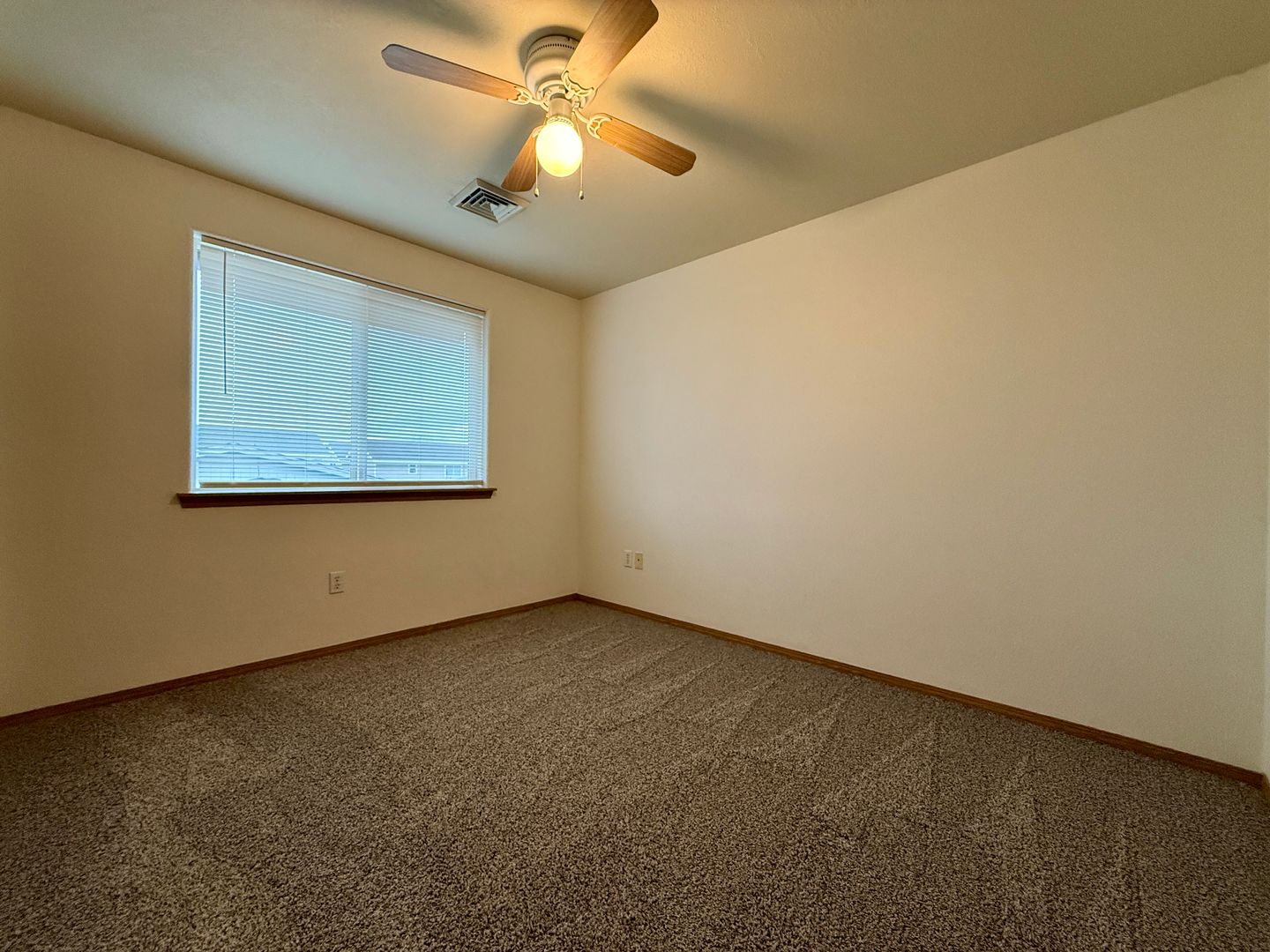 1551 NE 8th Street - Redmond - Oregon - 3 bed, 2.5 bath rental property