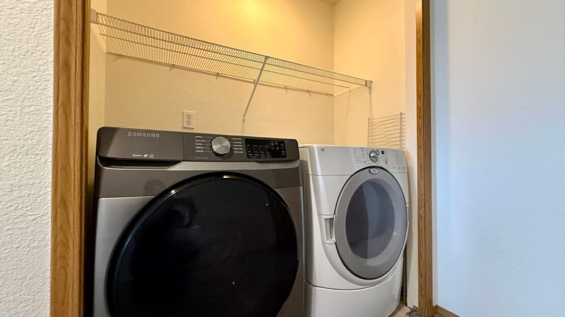 1551 NE 8th Street - Redmond - Oregon - 3 bed, 2.5 bath rental property