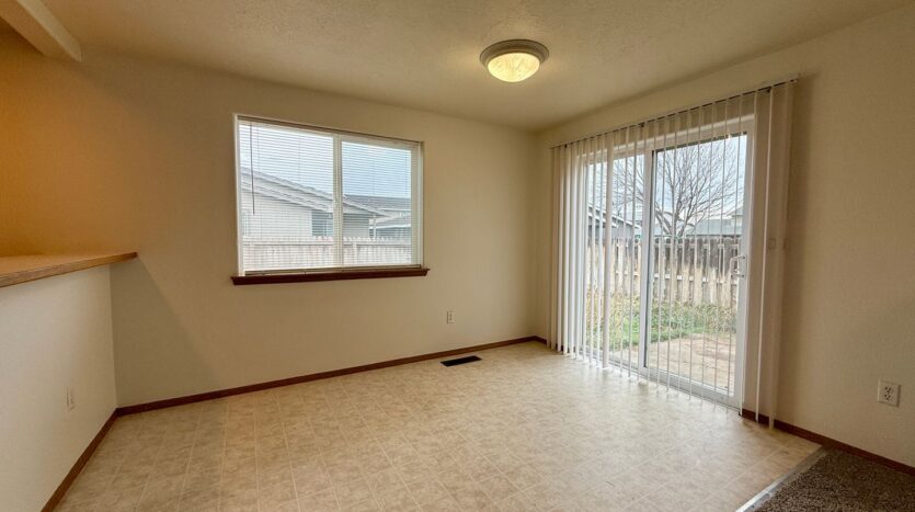 1551 NE 8th Street - Redmond - Oregon - 3 bed, 2.5 bath rental property