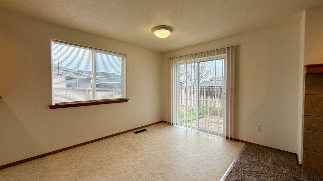 1551 NE 8th Street - Redmond - Oregon - 3 bed, 2.5 bath rental property