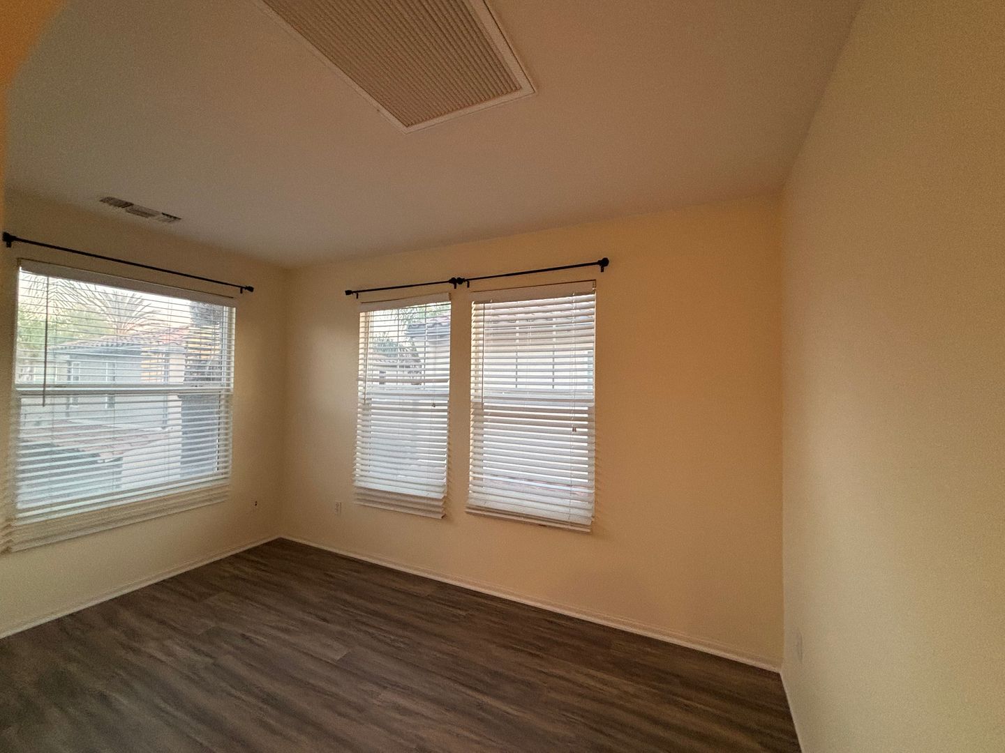 1606 Phoenix Ct - Chula Vista - California - 3 bed, 2.5 bath rental property