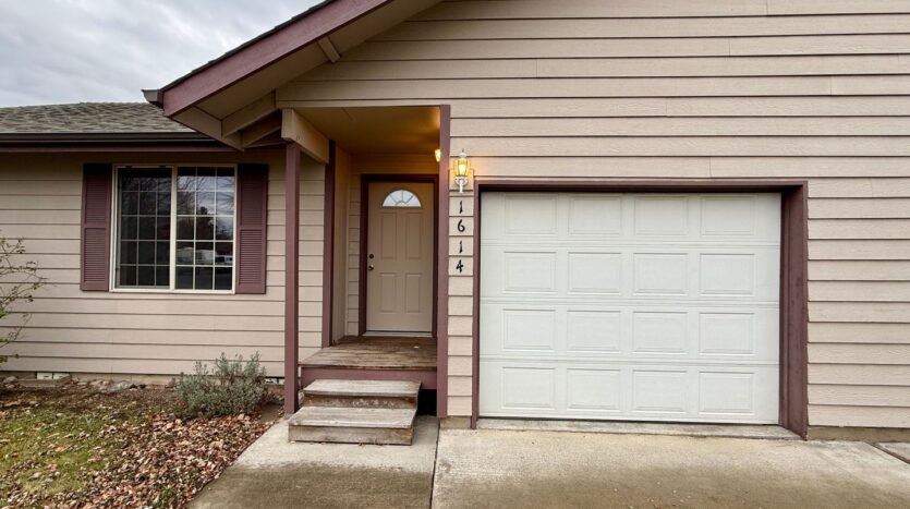 1614 SW Metolius Ave  Unit 1614 - Redmond - Oregon - 2 bed, 2 bath rental property