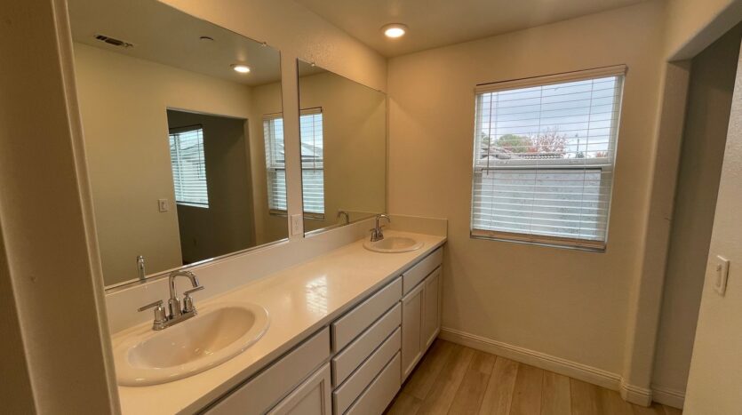 1624 Silvershire Dr - Stockton - California - 3 bed, 3 bath rental property