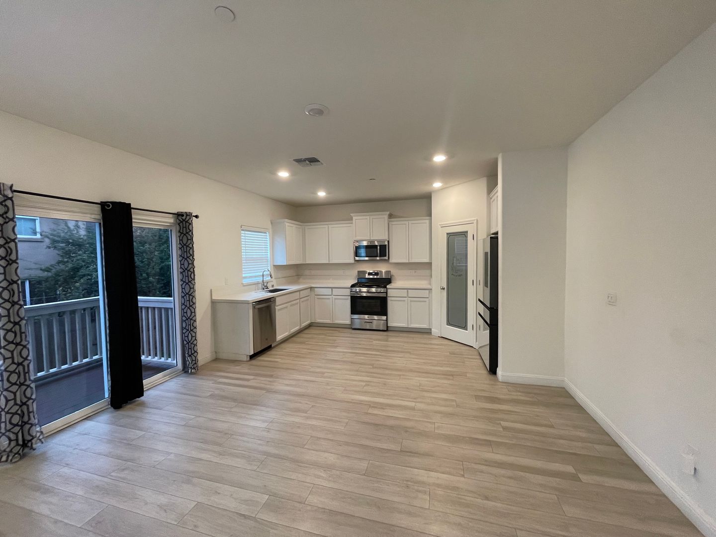 1624 Silvershire Dr - Stockton - California - 3 bed, 3 bath rental property