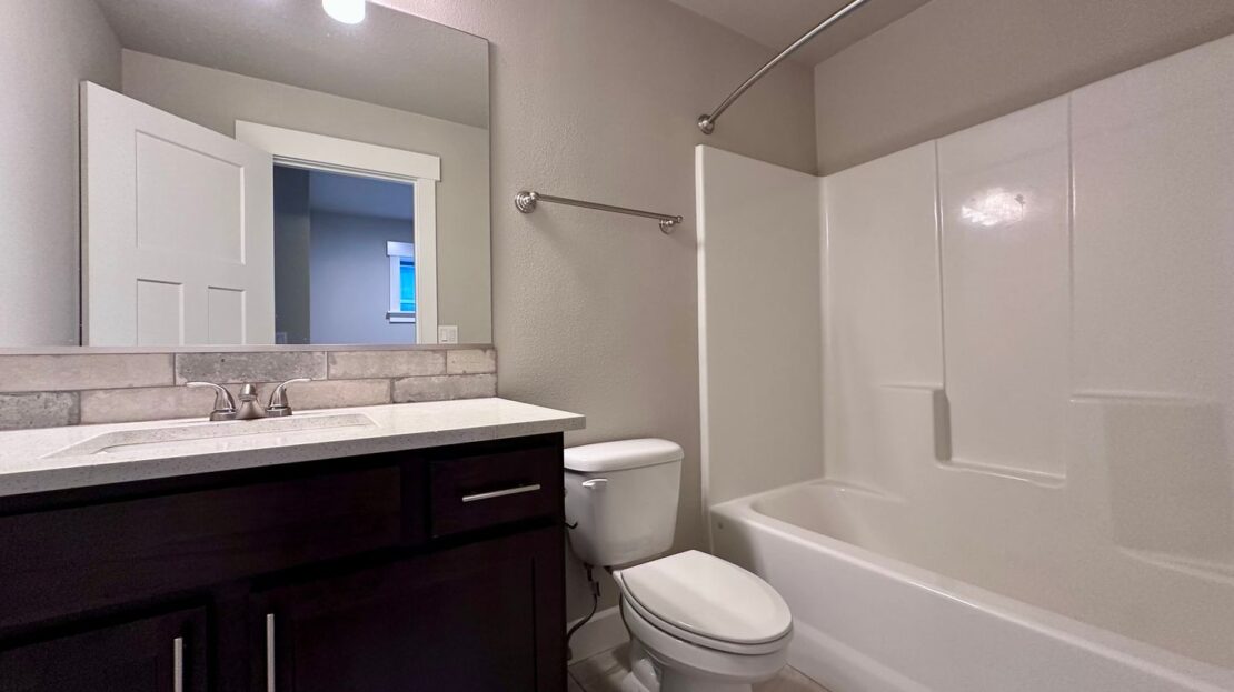 165 NE Overlook Ct   Unit B - Estacada - Oregon - 2 bed, 1 bath rental property