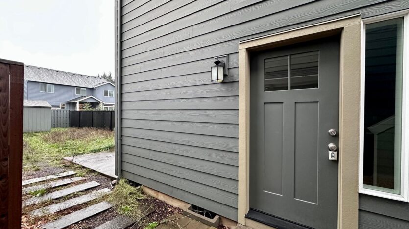 165 NE Overlook Ct   Unit B - Estacada - Oregon - 2 bed, 1 bath rental property