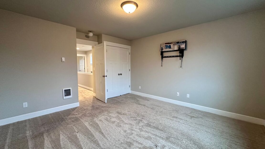 165 NE Overlook Ct   Unit B - Estacada - Oregon - 2 bed, 1 bath rental property