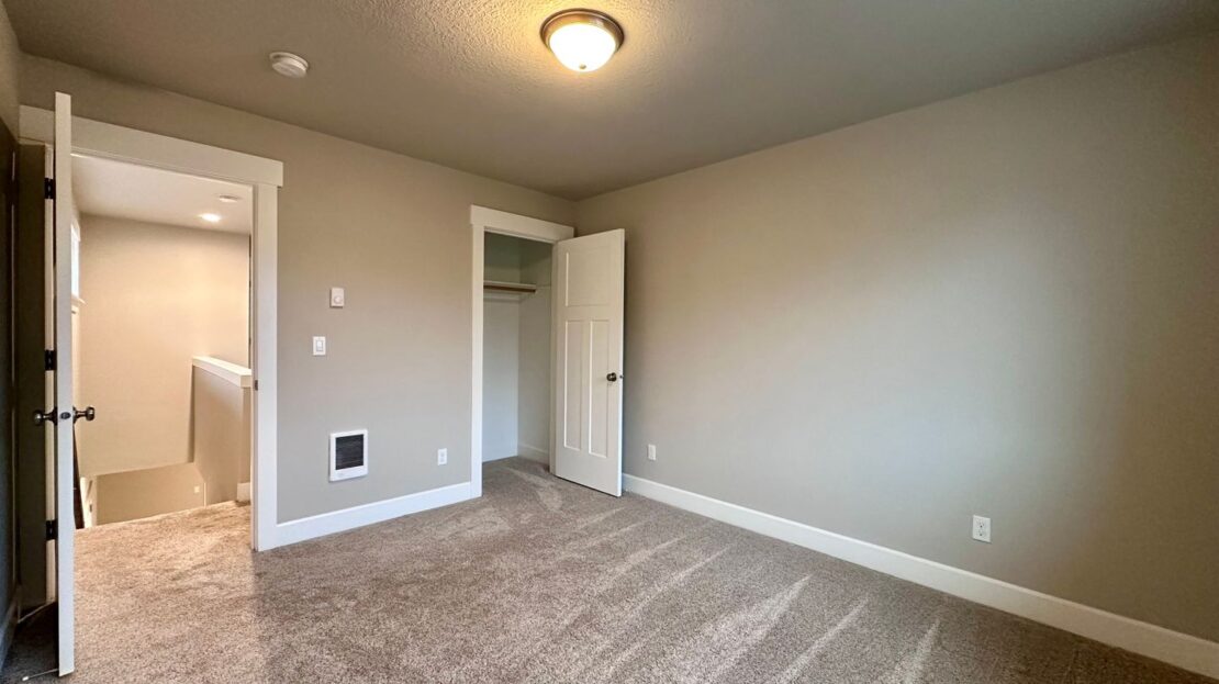 165 NE Overlook Ct   Unit B - Estacada - Oregon - 2 bed, 1 bath rental property
