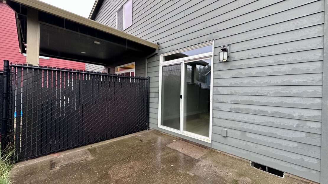 165 NE Overlook Ct   Unit B - Estacada - Oregon - 2 bed, 1 bath rental property