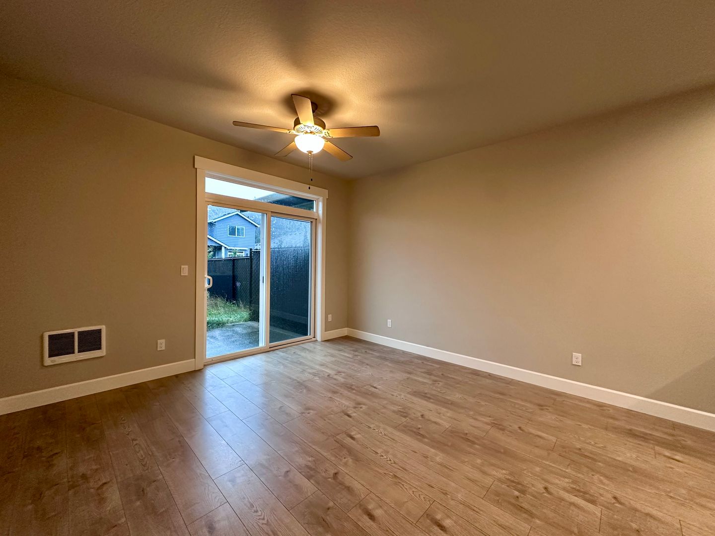 165 NE Overlook Ct   Unit B - Estacada - Oregon - 2 bed, 1 bath rental property