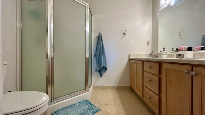 17200 SE 26th Dr - Vancouver - Washington - 3 bed, 2.5 bath rental property