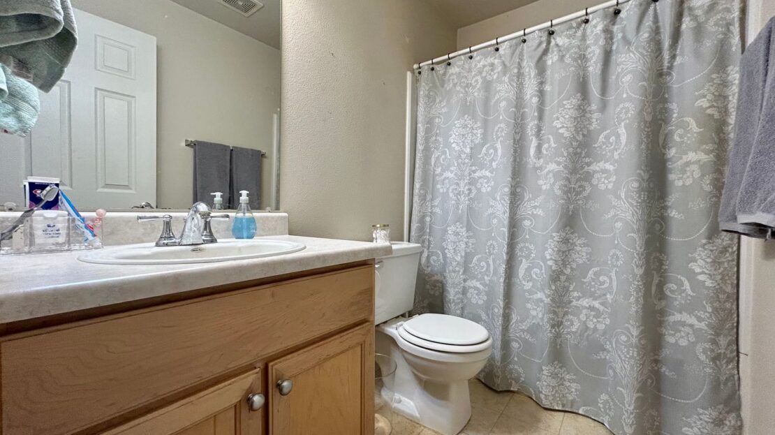 17200 SE 26th Dr - Vancouver - Washington - 3 bed, 2.5 bath rental property