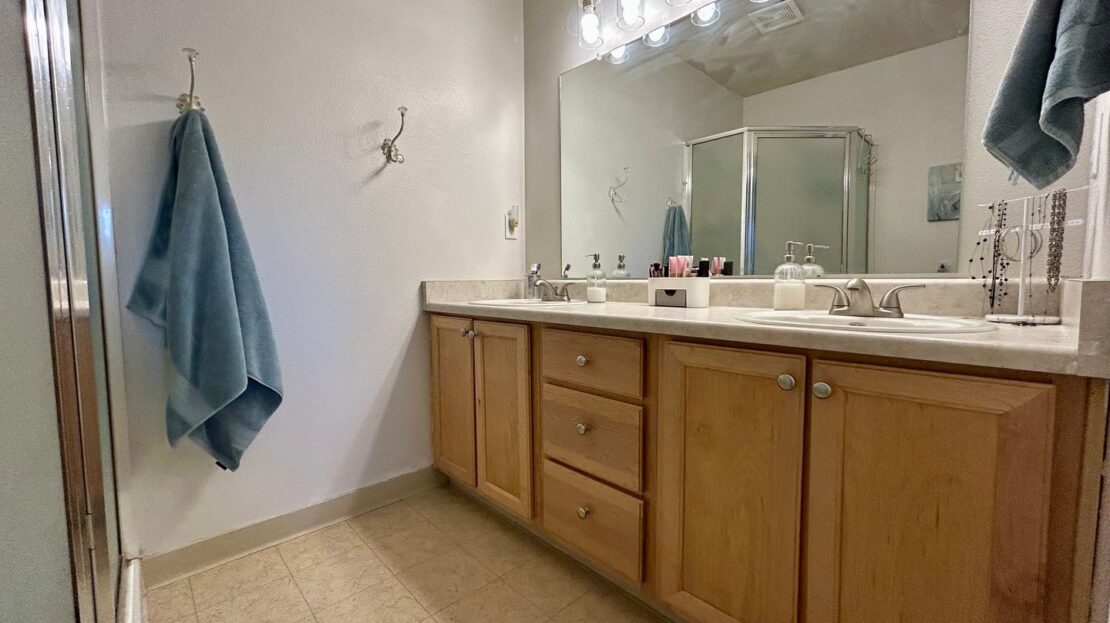 17200 SE 26th Dr - Vancouver - Washington - 3 bed, 2.5 bath rental property