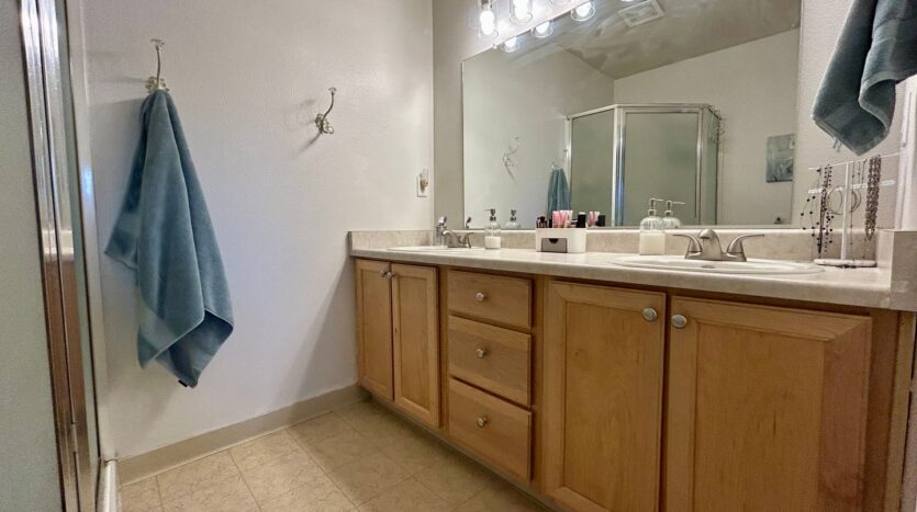 17200 SE 26th Dr - Vancouver - Washington - 3 bed, 2.5 bath rental property